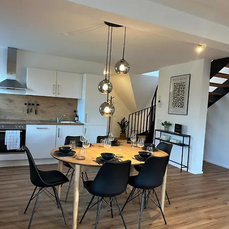 Grosszuegige Dachgeschosswohnung In *