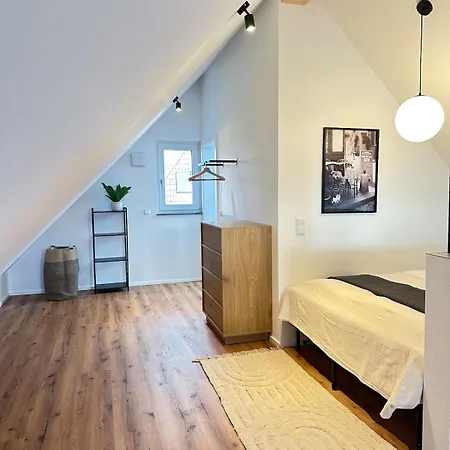 Grosszuegige Dachgeschosswohnung In ויינגרטן