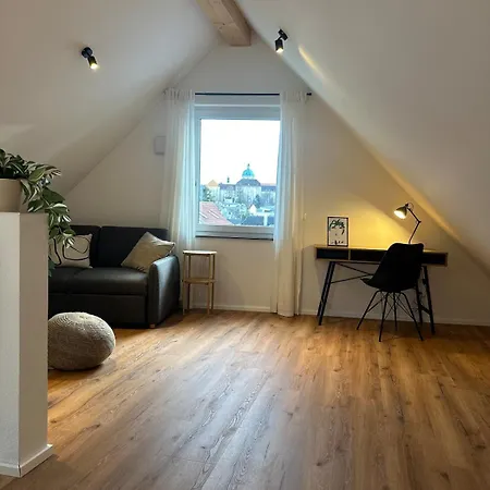 Grosszuegige Dachgeschosswohnung In * ויינגרטן