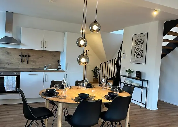 Grosszuegige Dachgeschosswohnung In *